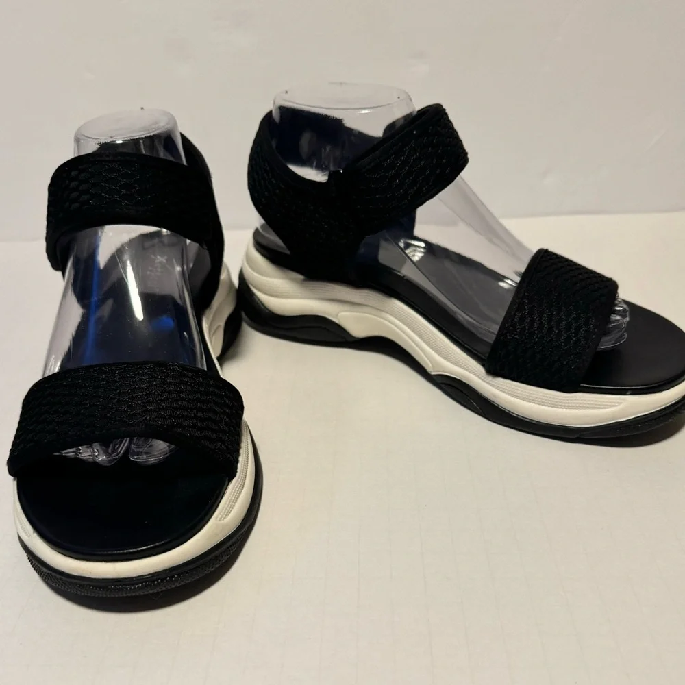 X Appeal Women’s Sandals Size 9 Black Strappy Active Comfortable Adjustable EUC